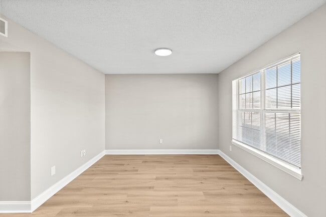 Building Photo - Addison Way