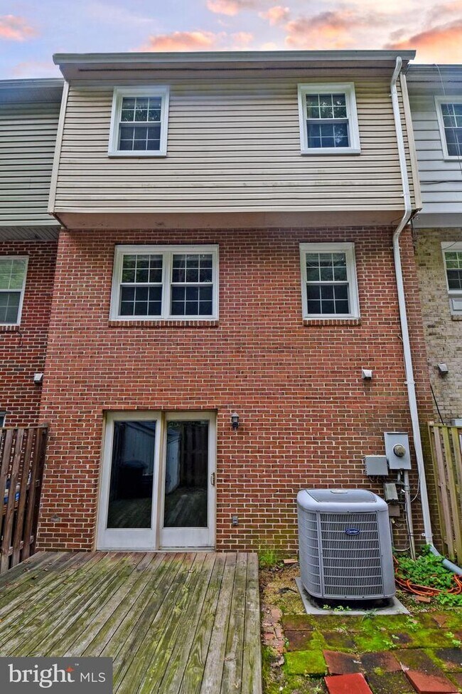 Foto del edificio - 15322 Watermill Terrace