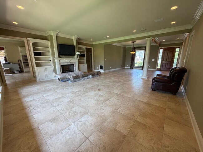 Foto del edificio - Gorgeous 4 bedroom, 3 Bathroom Home in Lakeside on Long Lake