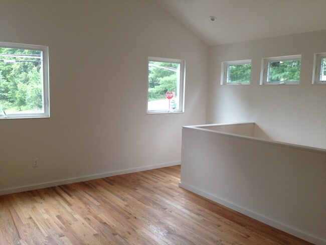 Building Photo - 1738 Main St