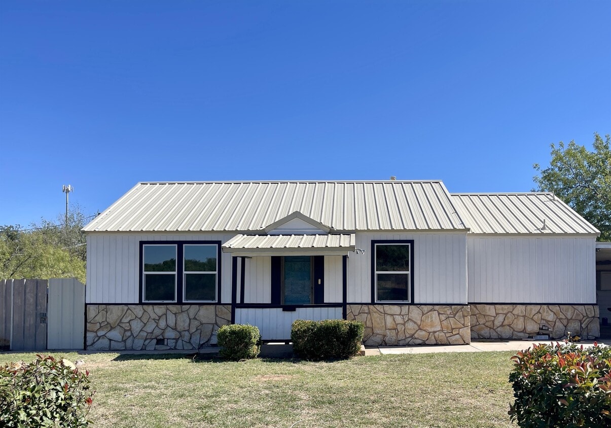 3408 Avenue V, Snyder, TX 79549 House Rental in Snyder, TX