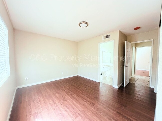 Foto del edificio - 13489 Monterey Way