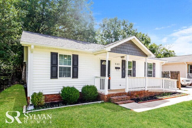Building Photo - This charming 3BR, 2.5BA home is ready for...