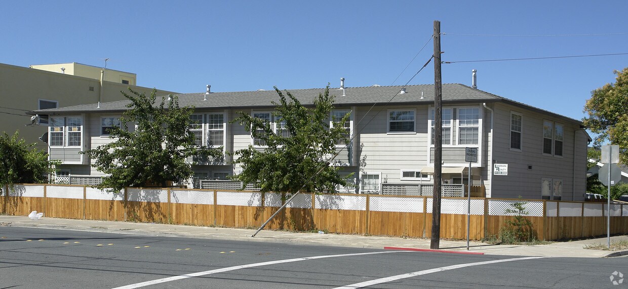Primary Photo - 601 W 6th St