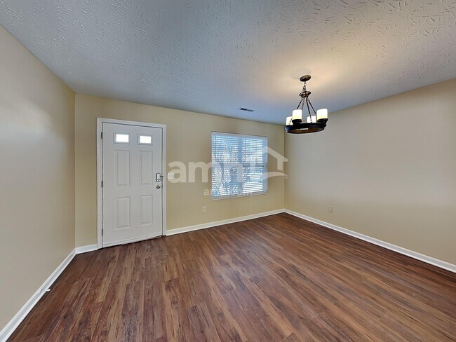 Foto del edificio - 6540 Black Forest Ct