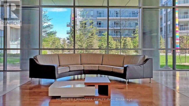 Photo du bâtiment - 66 Forest Manor Rd