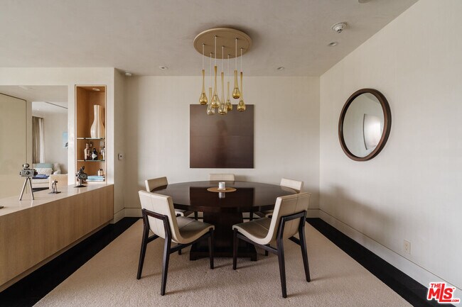 Foto del edificio - 9255 Doheny Rd