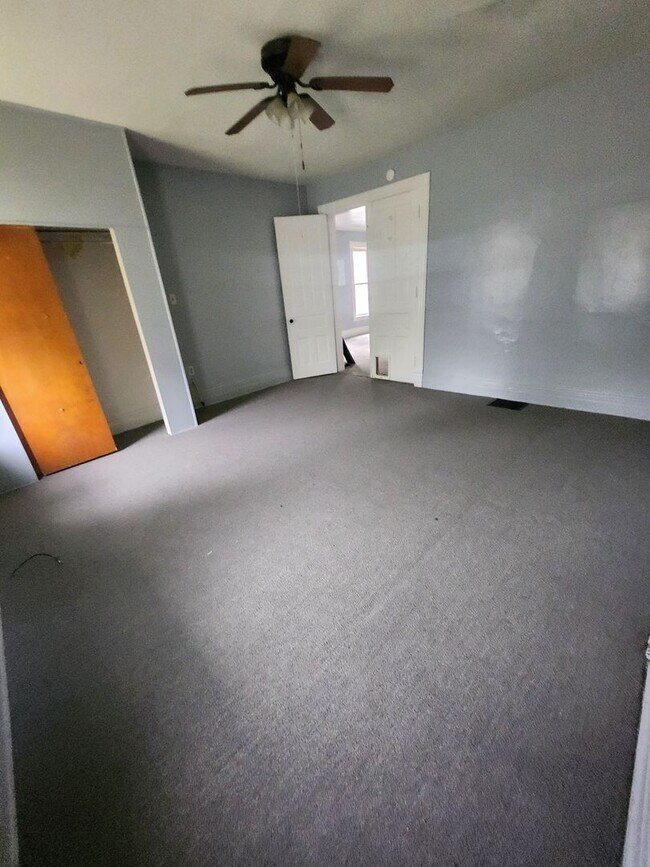 Foto del edificio - Lower 3 bbedroom unit WILL WORK WITH SECTI...