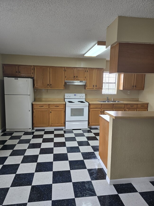 Foto del edificio - 615 S Smith St