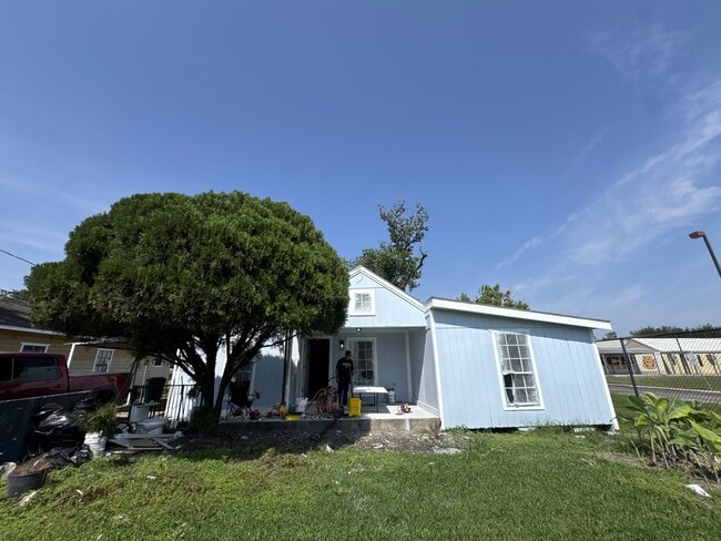 Building Photo - 3807 Otis St