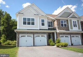 Building Photo - 10916 Fairmont Ln