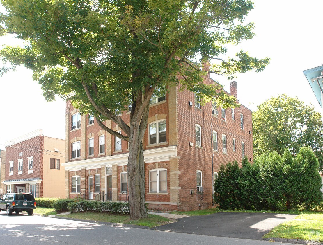 Exterior - Side - 211-215 Central St