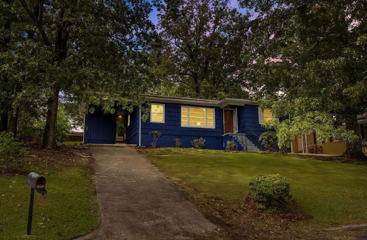 Primary Photo - Cozy and Newly Renovated 3 Bedroom 1 Bath ...