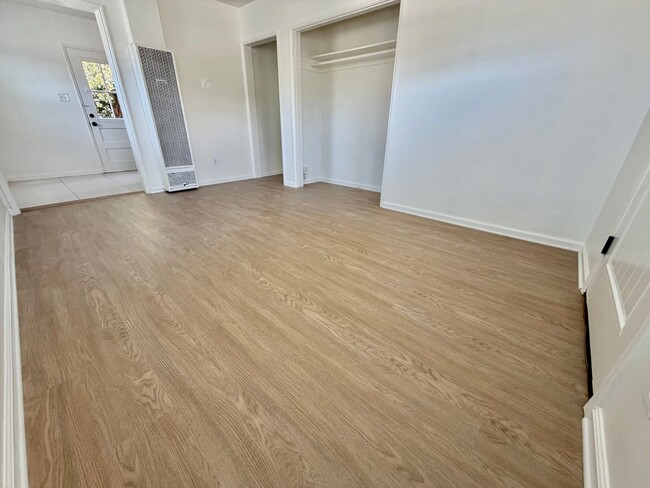 Building Photo - Large Private Yard, New Flooring & Free Laundry in Renovated 1BD