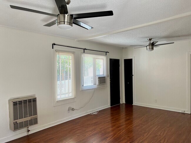 Building Photo - 4107 Effie St
