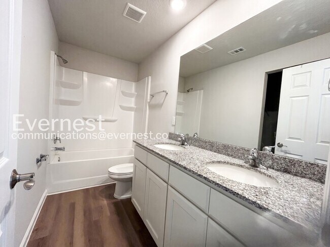 Foto del edificio - 17 Riverside Ln