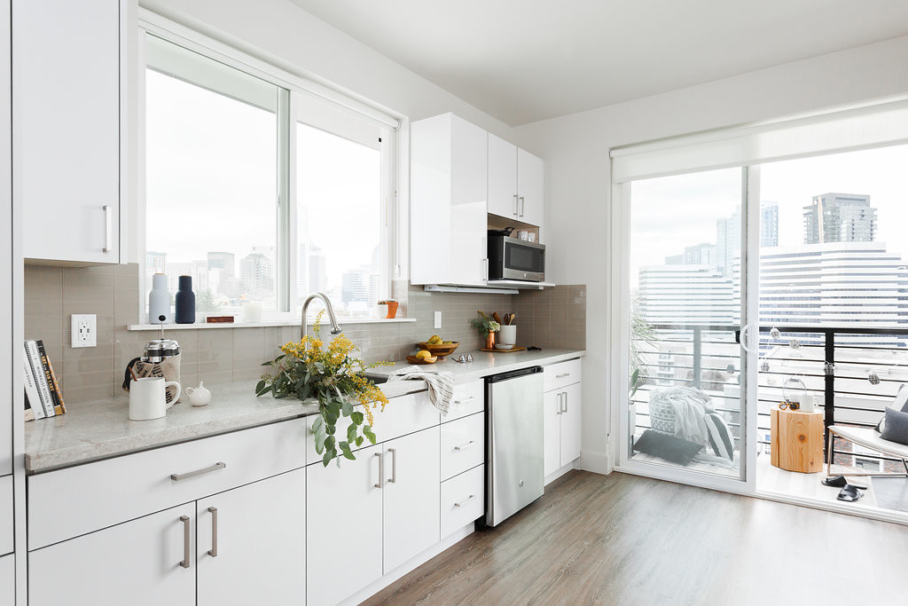 Foto principal - 1722 Summit - Urban Studios w/ Shared Kitc...