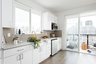 Building Photo - 1722 Summit - ANEW