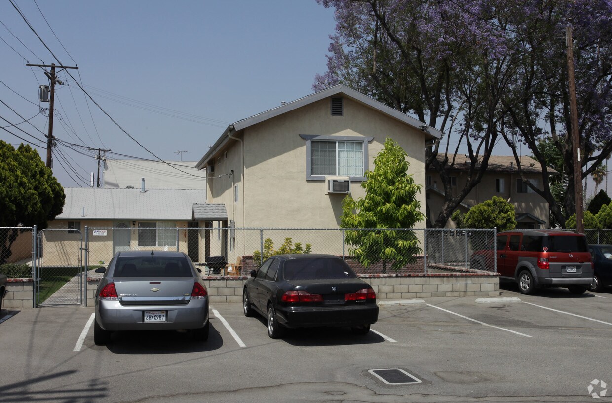 Building Photo - 3191 Columbia Ave