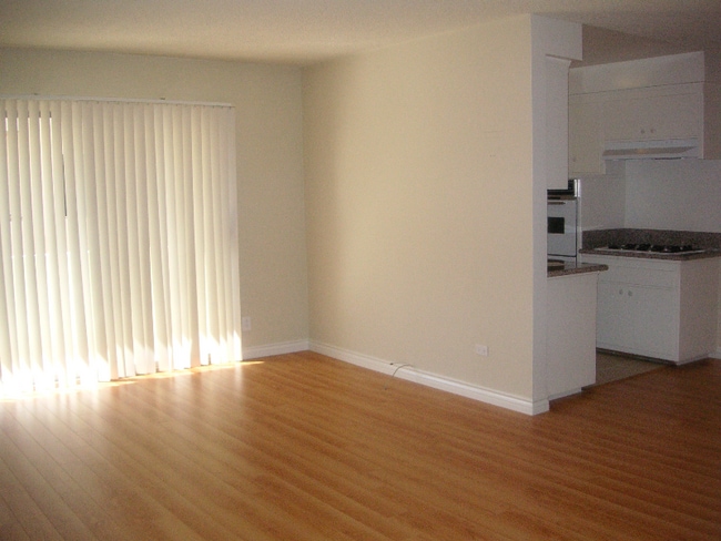 Photo - 11707 Darlington Ave Apartment