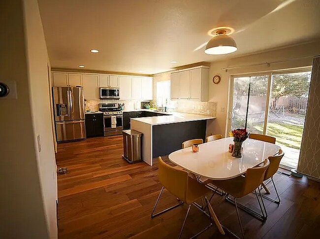 Building Photo - 3235 NE Spring Creek Pl