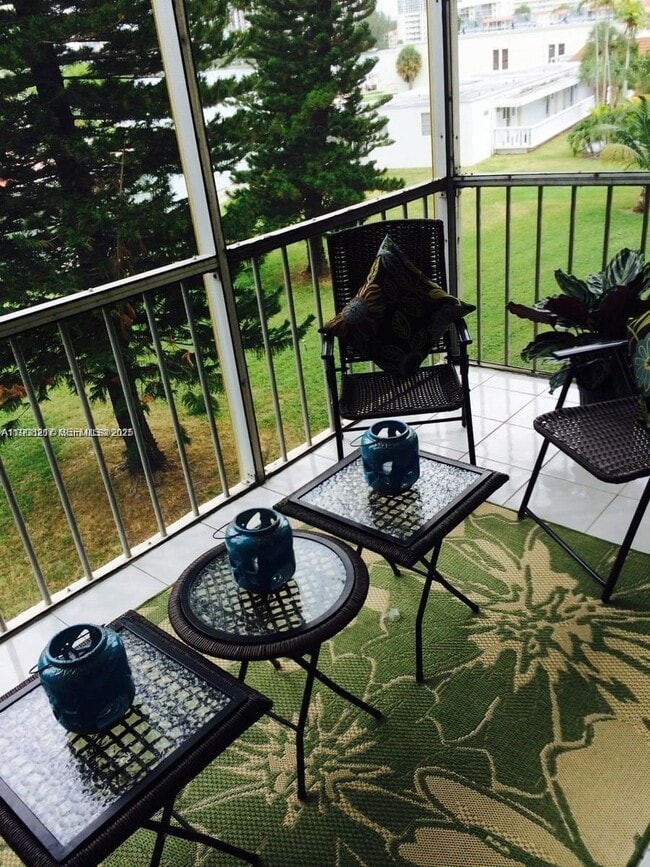 Building Photo - 2905 Point E Dr