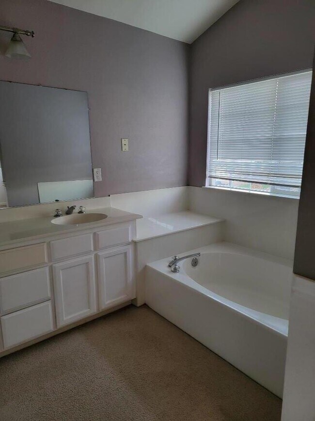 Building Photo - 9355 Lariat Dr