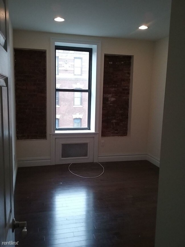 Building Photo - 4 br, 2 bath  - 3465 Broadway 66