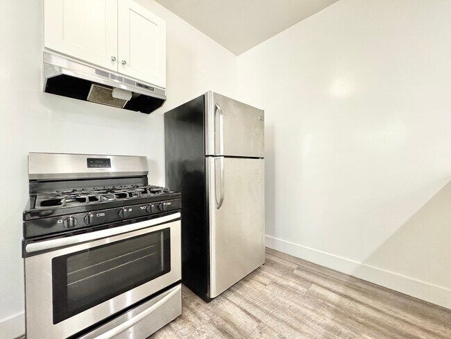 Building Photo - 859 S New Hampshire Ave