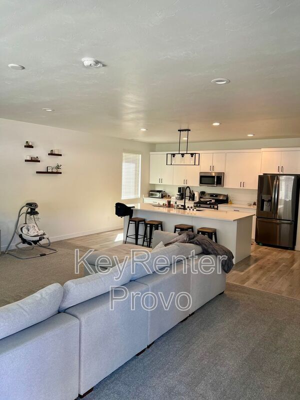 Building Photo - 1084 W 570 S