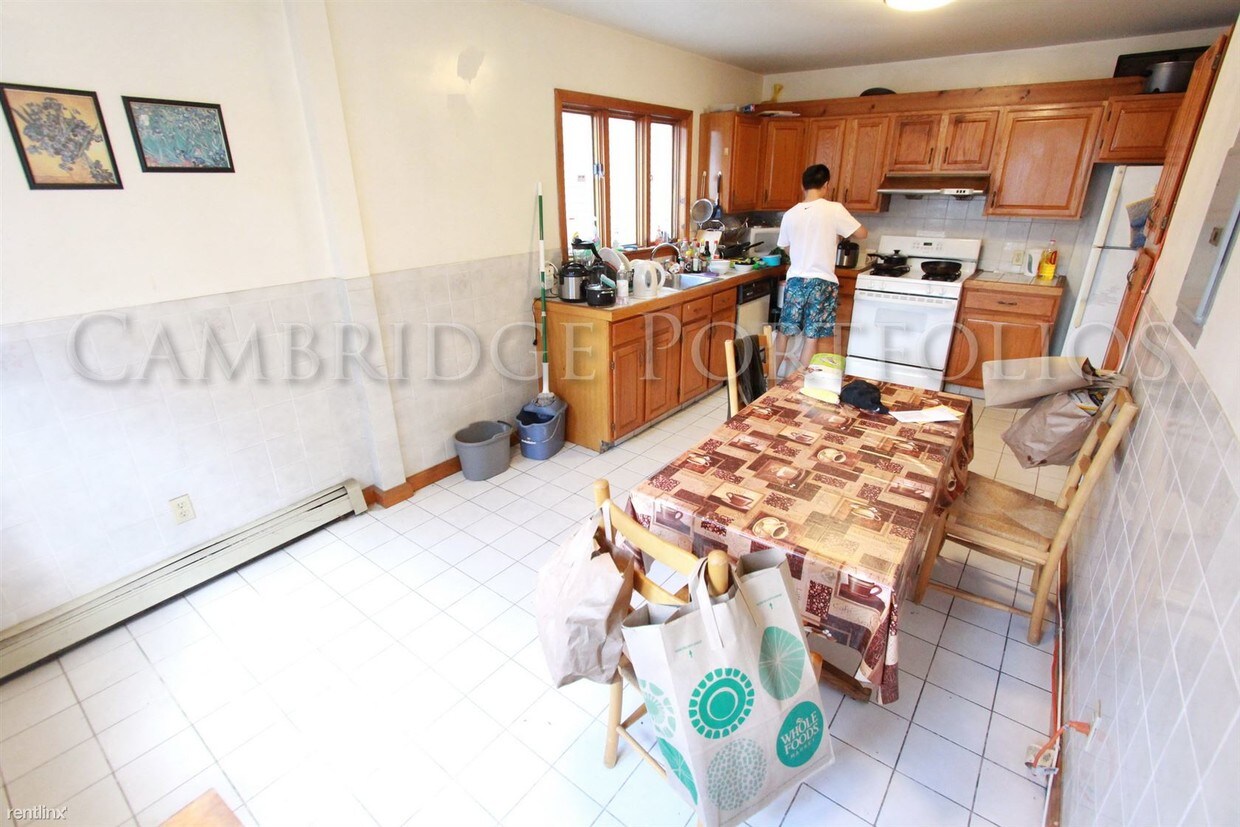 Primary Photo - 102 Berkshire St