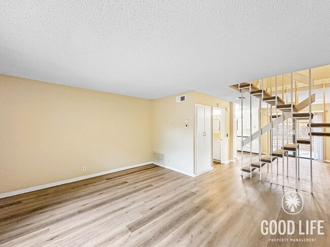 Foto del edificio - Charming 2-Story Santee Home with Private Patio, In-Unit Laundry & A/C