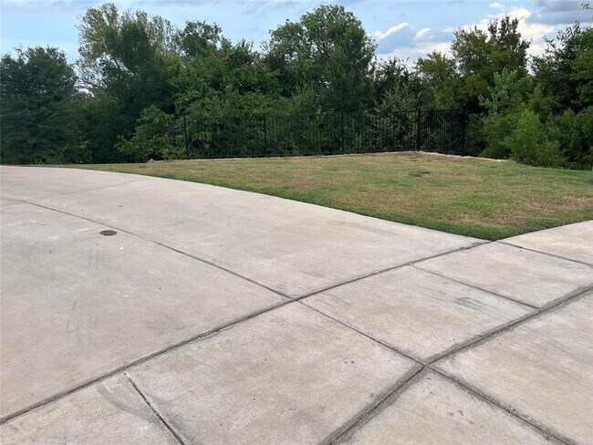 Foto del edificio - 2014 Sandalwood Way