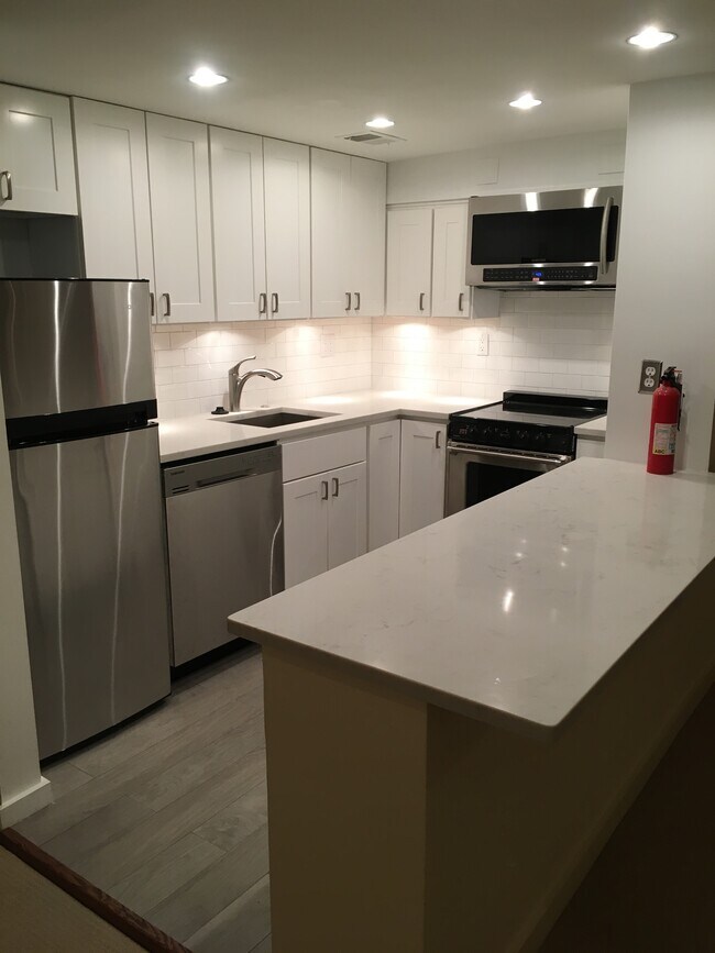 Building Photo - 3634 Windom Pl NW