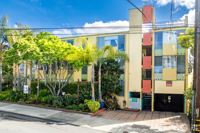 Building Photo - Bel Aire Courtyard