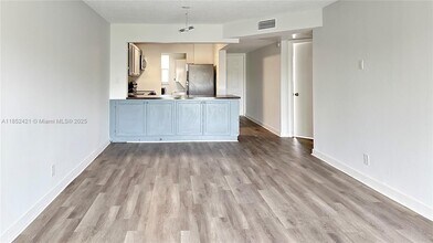 Building Photo - 8040 N Colony Cir
