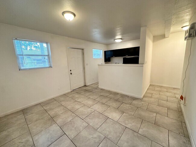 Foto del edificio - Charming and Cozy 1 bedroom 1 bathroom