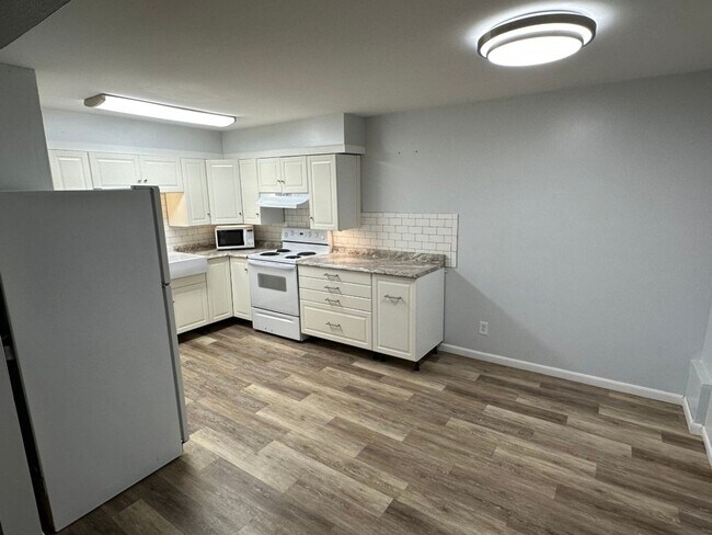 Foto del edificio - Conveniently located 2 bed 2 bath condo un...