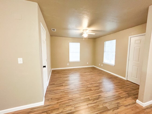 Foto del edificio - 614 W Peach St