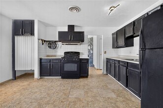 Building Photo - 3421 Lillis Cir