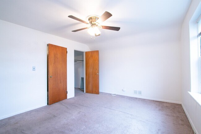 Foto del edificio - 144 W 2nd St