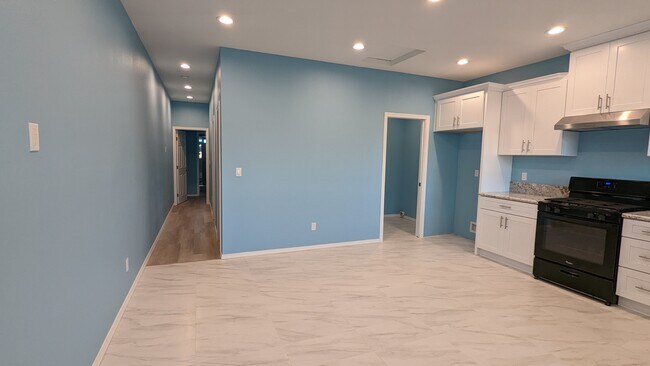Building Photo - 13469 Siskiyou St