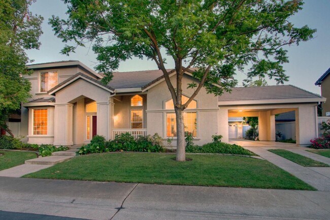 Building Photo - Stunning Laguna West Home with Heated Pool...