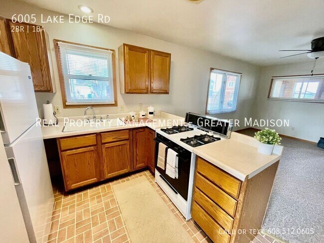 Foto del edificio - Cozy 2 Bed Home with Lake Waubesa Access!