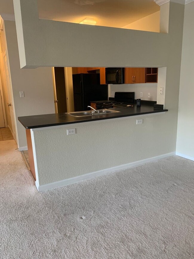 Building Photo - LOVELY TOP LEVEL CONDO IN GERMANTOWN