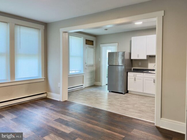 Building Photo - 122 Houston Ave