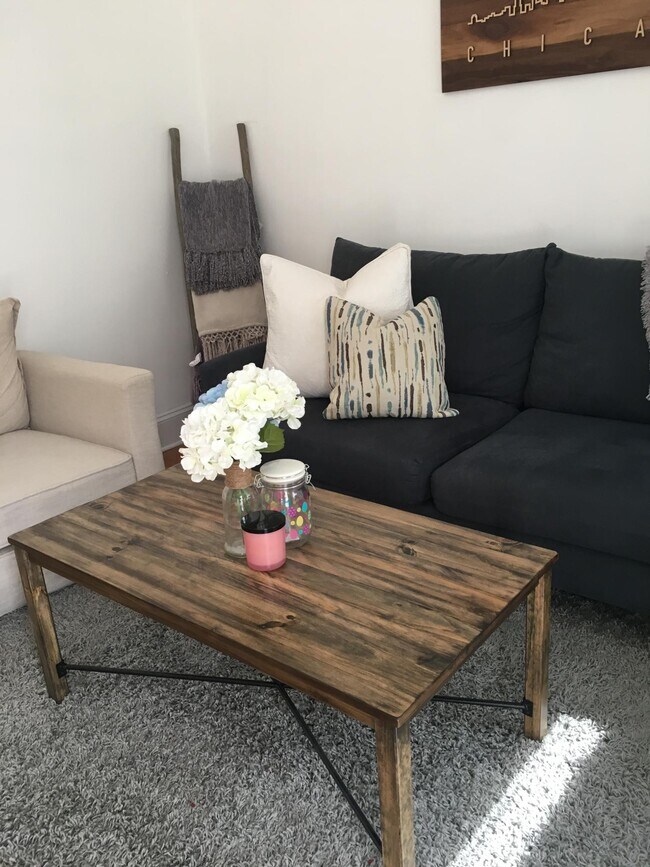 Foto del edificio - 1916 N Lincoln Park W