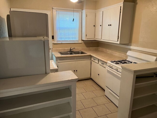 Building Photo - 1 bed, 1 bath unit in Vollintine Evergreen...