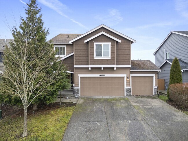 Foto del edificio - Spacious 4-Bed Puyallup Home For Rent | 3-Car Garage & Quick Commute to JBLM!