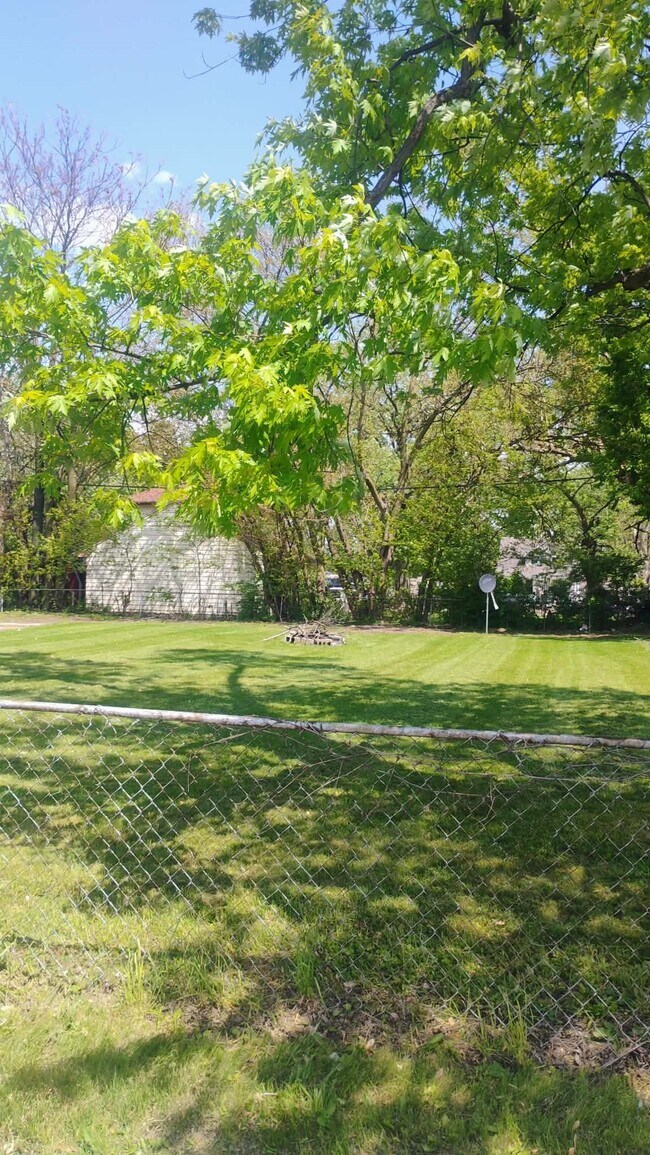 Foto del edificio - 1537 Carlyle St